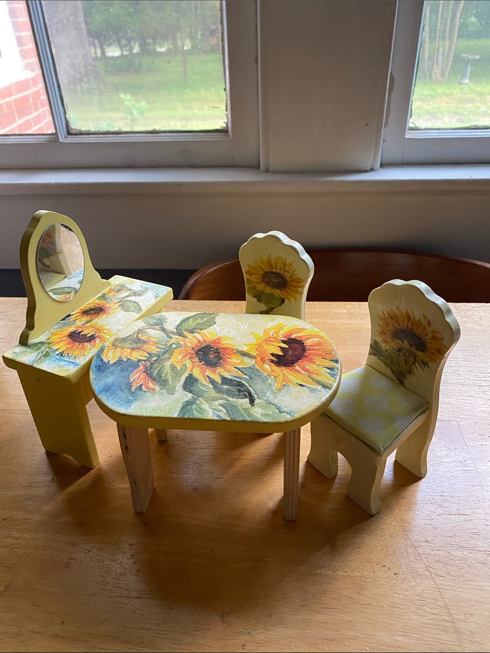 KidKraft Collectible Yellow Dollhouse Wood Table And Two Chairs and mirror Doll